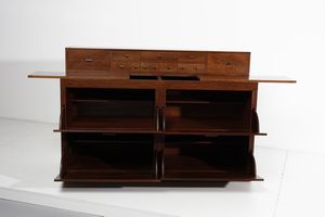 SCARPA AFRA (1937 -2011) & TOBIA (n. 1935) : attribuito. Credenza per Bernini  - Asta Asta 371 | DESIGN E ARTI DECORATIVE DEL NOVECENTO Online - Associazione Nazionale - Case d'Asta italiane