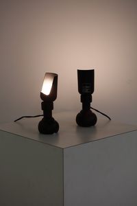 SARFATTI GINO (1912 - 1985) : Coppia di lampade da tavolo 600/p per Arteluce  - Asta Asta 371 | DESIGN E ARTI DECORATIVE DEL NOVECENTO Online - Associazione Nazionale - Case d'Asta italiane