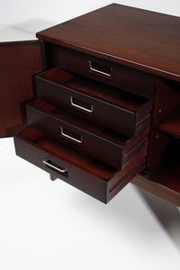 FRATTINI GIANFRANCO (1926 - 2004) : Credenza per Cantieri Carugati  - Asta Asta 371 | DESIGN E ARTI DECORATIVE DEL NOVECENTO Online - Associazione Nazionale - Case d'Asta italiane