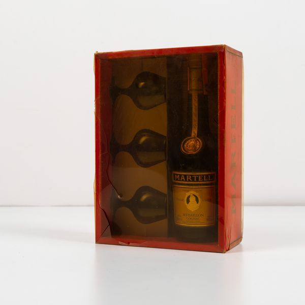 Martell, Cognac Medaillon V.S.O.P.  - Asta Spirito del tempo  - Associazione Nazionale - Case d'Asta italiane