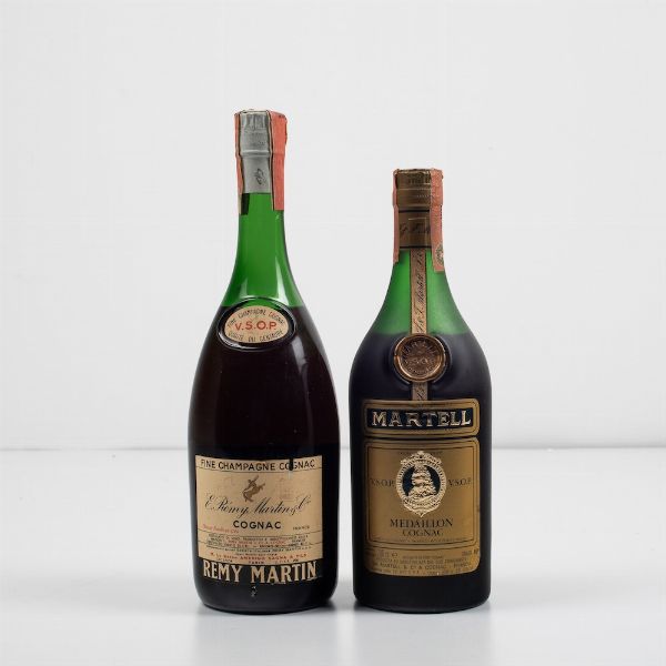 Remy Martin, Fine Champagne Cognac V.S.O.P. Qualite du Centaure<BR>Martell, Cognac Medaillon V.S.O.P.  - Asta Spirito del tempo  - Associazione Nazionale - Case d'Asta italiane