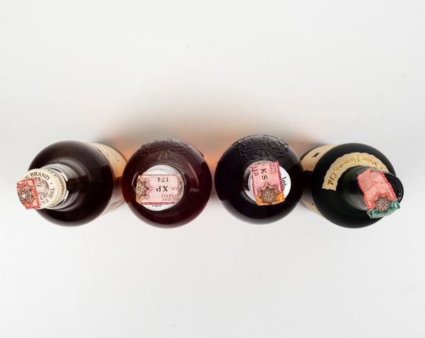 Matthew Gloag & Son, The Famous Grouse Finest Scotch Whisky<BR>Long John, Blended Scotch Whisky Special Reserve<BR>Twelve Stone Flagons Ltd, Usquaebach Reserve Blanded Scotch Whisky  - Asta Spirito del tempo  - Associazione Nazionale - Case d'Asta italiane