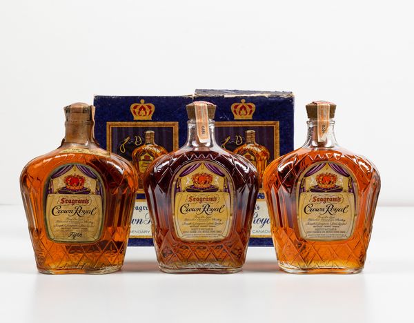 Seagram's, Crown Royal Fine de Luxe Blended Canadian Whisky  - Asta Spirito del tempo  - Associazione Nazionale - Case d'Asta italiane