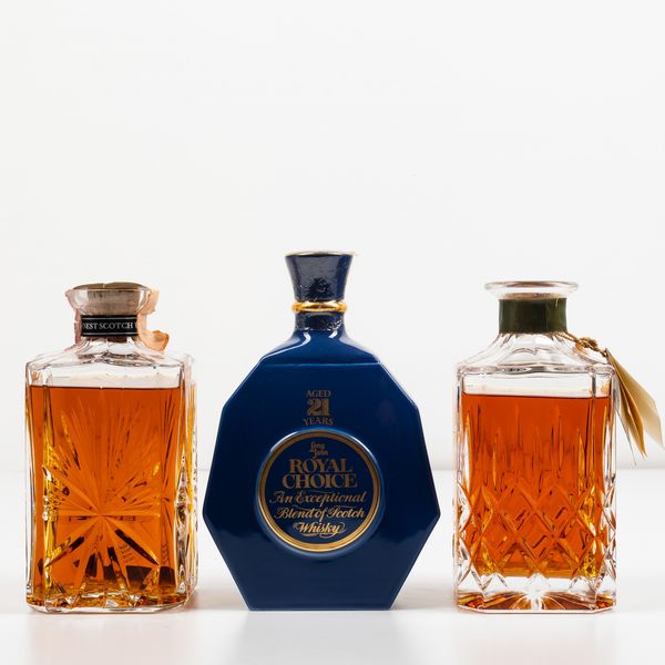 Harrods, Scotch Whisky Whyte & Mackay 21 years old decanter<BR>Langside, Blended Scotch Whisky 21 years old decanter<BR>Long John, Royal Choice Blended Scotch Whisky 21 years old  - Asta Spirito del tempo  - Associazione Nazionale - Case d'Asta italiane