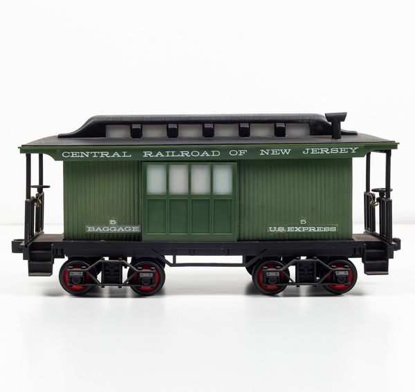 James B. Beam, Kentucky Straight Bourbon Decanter Baggage Jersey & Western Whiskey Beam 150 months old  - Asta Spirito del tempo  - Associazione Nazionale - Case d'Asta italiane