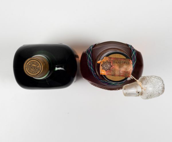 Mackenzie, De Luxe Liqueur Blended Scotch Whisky 12 years old<BR>Mackenzie, Blended Scotch Whisky Very Rare 20 years old  - Asta Spirito del tempo  - Associazione Nazionale - Case d'Asta italiane