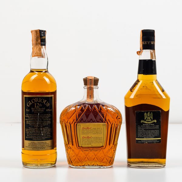 Scot's Grey, Blended Scotch Whisky 6 years old<BR>Seagram's, Crown Royal De Luxe Blended Canadian Whisky<BR>John Buckmaster & Sons, Glorious Blended Scotch Whisky 6 years old  - Asta Spirito del tempo  - Associazione Nazionale - Case d'Asta italiane