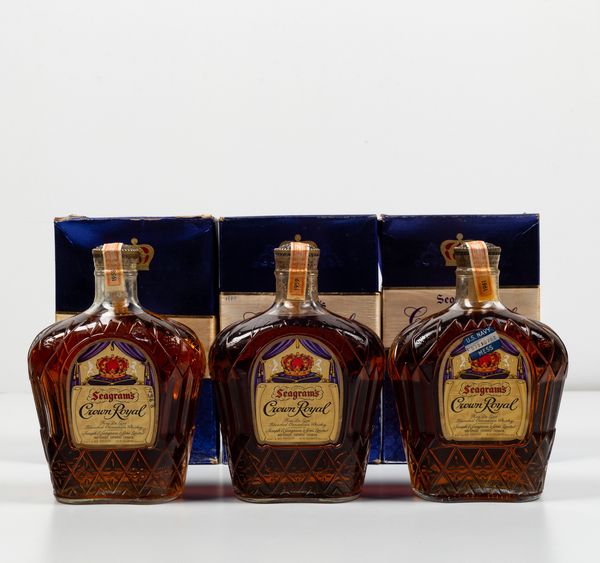 Seagram's, Crown Royal Fine De Luxe Blended Canadian Whisky  - Asta Spirito del tempo  - Associazione Nazionale - Case d'Asta italiane