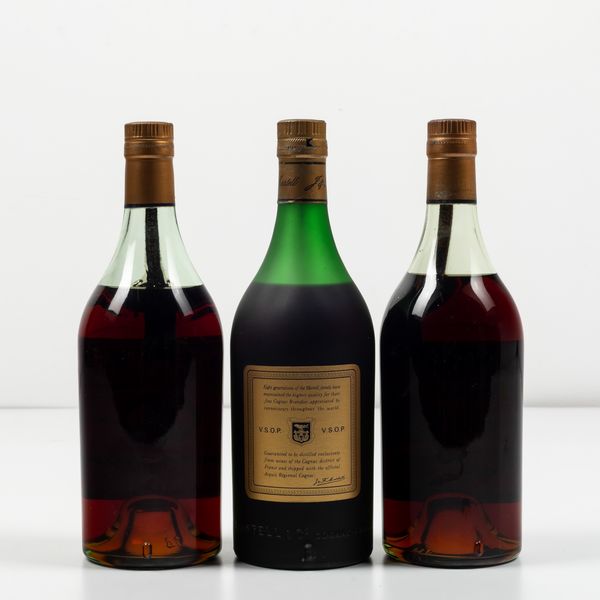 Martell, Cognac Medaillon V.S.O.P.<BR>Martell, Liqueur Medaillon V.S.O.P.  - Asta Spirito del tempo  - Associazione Nazionale - Case d'Asta italiane