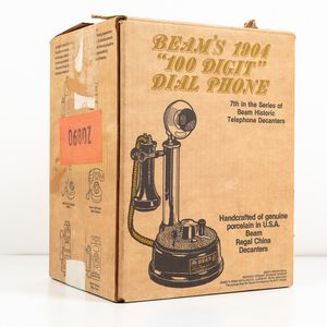 James B. Beam, Kentucky Straight Bourbon Decanter Beam's 1904 100 Digit Dial Phone Whiskey Beam 100 months old  - Asta Spirito del tempo  - Associazione Nazionale - Case d'Asta italiane