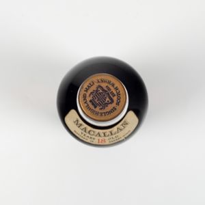 Macallan, Single Highland Malt Scotch Whisky 18 years old  - Asta Spirito del tempo  - Associazione Nazionale - Case d'Asta italiane