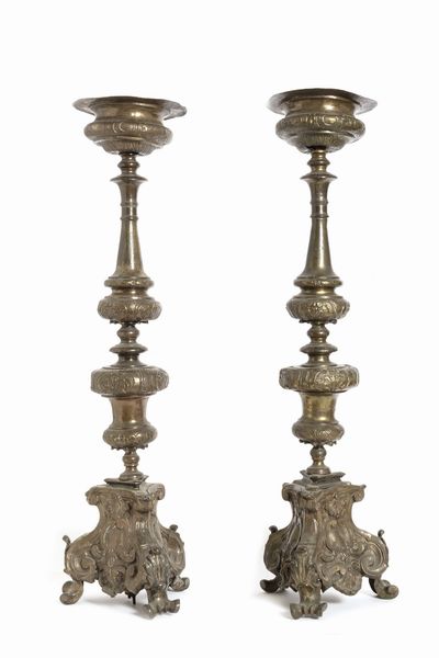 Coppia di candelieri in metallo, secolo XVIII  - Asta Incanti d'Arte - Associazione Nazionale - Case d'Asta italiane
