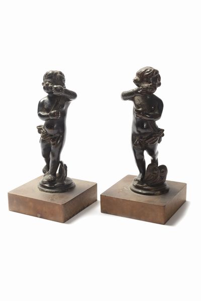 Lotto composto da due piccole sculture in bronzo raffiguranti putti, secolo XIX  - Asta Incanti d'Arte - Associazione Nazionale - Case d'Asta italiane