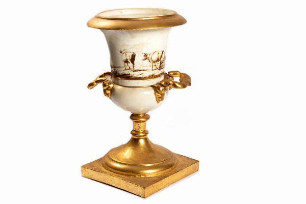 Vaso in porcellana bianca, con base e manici in legno dorato, secolo XIX  - Asta Incanti d'Arte - Associazione Nazionale - Case d'Asta italiane
