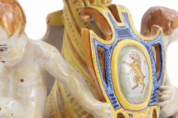 Vaso a due corpi in maiolica istoriata con scene mitologiche, fine secolo XIX  - Asta Incanti d'Arte - Associazione Nazionale - Case d'Asta italiane