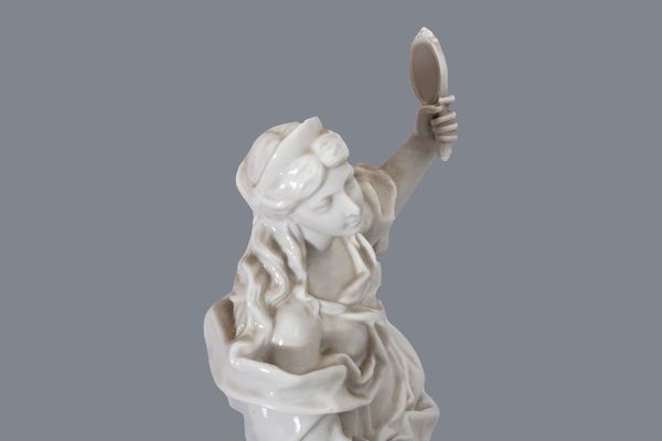Scultura in porcellana bianca raffigurante figura allegorica, fine secolo XIX  - Asta Incanti d'Arte - Associazione Nazionale - Case d'Asta italiane