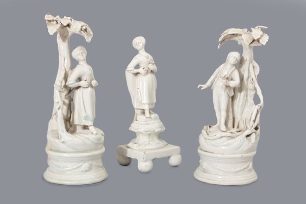 Lotto composto da tre sculture in maiolica bianca di Nove di Bassano, raffiguranti coppia galante e fanciulla, secolo XVIII  - Asta Incanti d'Arte - Associazione Nazionale - Case d'Asta italiane
