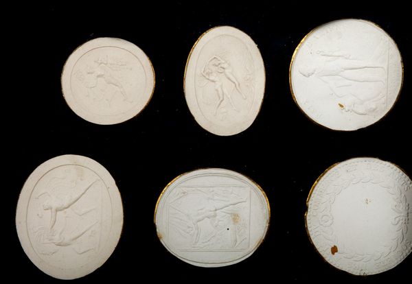 Coppia di cornici a teca in finta tartaruga con calchi in gesso di cammei, in stile neoclassico  - Asta Incanti d'Arte - Associazione Nazionale - Case d'Asta italiane