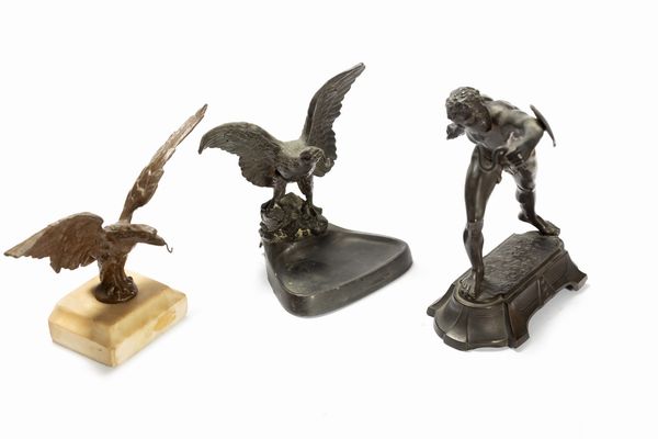 Lotto composto da tre porta orologi in metallo, inizi secolo XX  - Asta Incanti d'Arte - Associazione Nazionale - Case d'Asta italiane