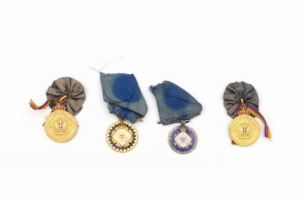 Lotto composto da quattro medaglie RACI in metallo e smalti  - Asta Incanti d'Arte - Associazione Nazionale - Case d'Asta italiane