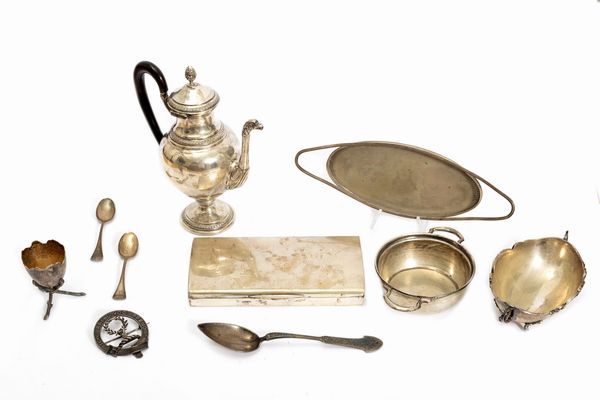 Lotto composto da dieci suppellettili in argento, secoli XIX - XX  - Asta Incanti d'Arte - Associazione Nazionale - Case d'Asta italiane