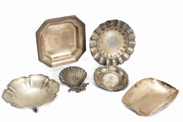 Lotto composto da sei centrotavola, di cui cinque in argento, secolo XX  - Asta Incanti d'Arte - Associazione Nazionale - Case d'Asta italiane