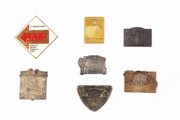 Lotto composto da sette placche in metallo e smalti  - Asta Incanti d'Arte - Associazione Nazionale - Case d'Asta italiane