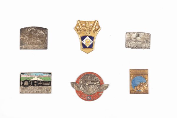 Lotto composto da sei placche in metallo e smalti  - Asta Incanti d'Arte - Associazione Nazionale - Case d'Asta italiane