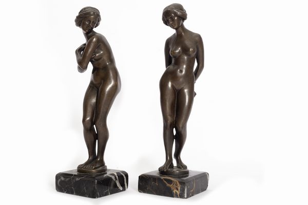 Due piccole sculture in bronzo raffiguranti nudi femminili, secolo XX  - Asta Incanti d'Arte - Associazione Nazionale - Case d'Asta italiane