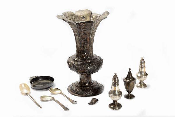 Lotto composto da otto oggetti diversi, di cui cinque in argento  - Asta Incanti d'Arte - Associazione Nazionale - Case d'Asta italiane