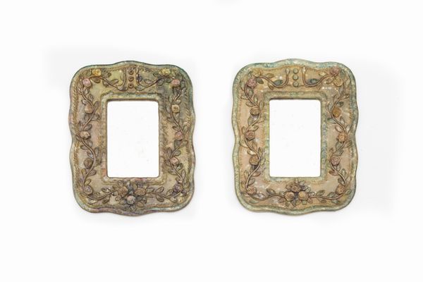 Coppia di specchierine in ceramica a lustro con motivi floreali, secolo XX  - Asta Incanti d'Arte - Associazione Nazionale - Case d'Asta italiane