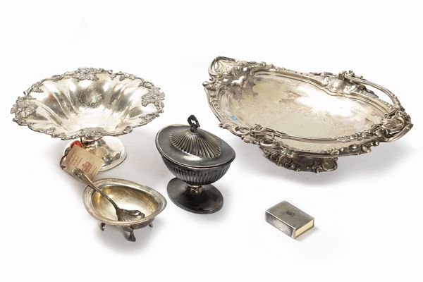 Lotto composto da cinque suppellettili in metallo argentato  - Asta Incanti d'Arte - Associazione Nazionale - Case d'Asta italiane