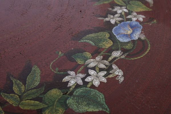 Piano di tavolo circolare in micromosaico con decoro floreale, fine secolo XIX  - Asta Incanti d'Arte - Associazione Nazionale - Case d'Asta italiane