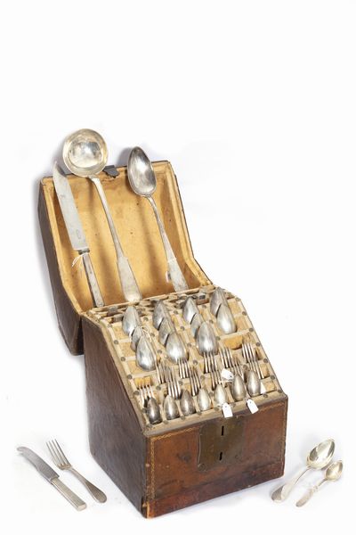 Lotto composto da cinquanta posate in argento, inizi secolo XIX  - Asta Incanti d'Arte - Associazione Nazionale - Case d'Asta italiane