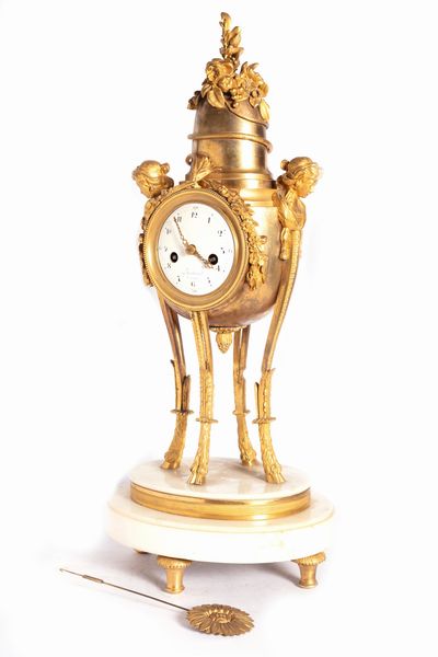 Pendola in bronzo dorato, Francia fine secolo XVIII - inizi secolo XIX  - Asta Incanti d'Arte - Associazione Nazionale - Case d'Asta italiane