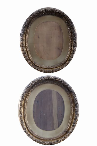 Due antiche cornici ovali in legno intagliato e dorato, secolo XIX  - Asta Incanti d'Arte - Associazione Nazionale - Case d'Asta italiane