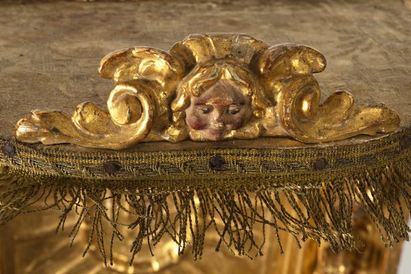 Altarolo da viaggio in legno dorato, secolo XVIII  - Asta Incanti d'Arte - Associazione Nazionale - Case d'Asta italiane