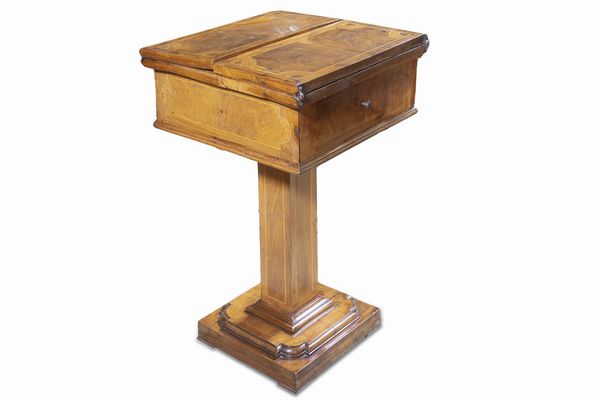 Tavolino da gioco in noce, secolo XIX  - Asta Incanti d'Arte - Associazione Nazionale - Case d'Asta italiane