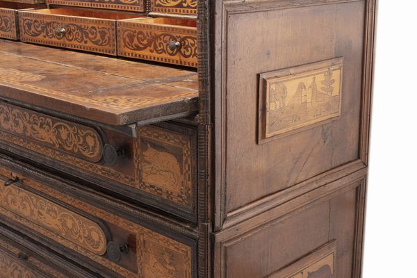 Com-scrittoio intarsiato in legni vari, Lombardia secolo XVIII  - Asta Incanti d'Arte - Associazione Nazionale - Case d'Asta italiane