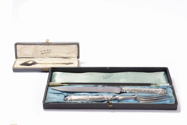 Lotto composto da un set di posate da portata e un cucchiaino da dolce in argento, Francia secolo XIX  - Asta Incanti d'Arte - Associazione Nazionale - Case d'Asta italiane