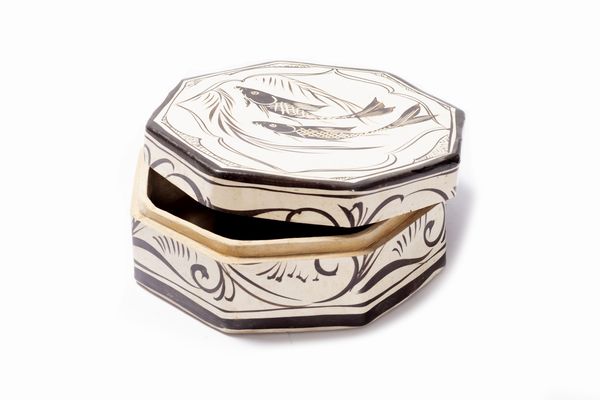 Antica scatola Chizou ottagonale in ceramica, Cina  - Asta Incanti d'Arte - Associazione Nazionale - Case d'Asta italiane