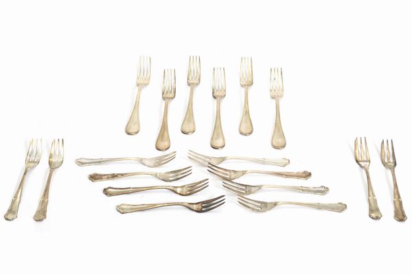 Lotto composto da sei forchette e dodici forchettine da dolce  - Asta Incanti d'Arte - Associazione Nazionale - Case d'Asta italiane