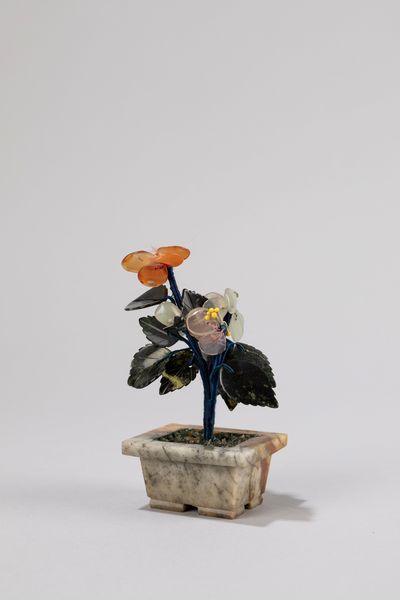 Dodici oggetti in pietra dura raffiguranti frutti e piante, Cina secolo XX  - Asta Incanti d'Arte - Associazione Nazionale - Case d'Asta italiane