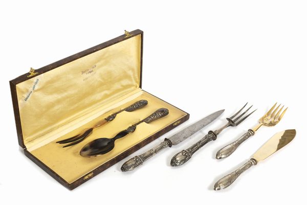 Lotto composto da tre set di posate da portata in argento, Francia fine secolo XIX - inizi secolo XX  - Asta Incanti d'Arte - Associazione Nazionale - Case d'Asta italiane