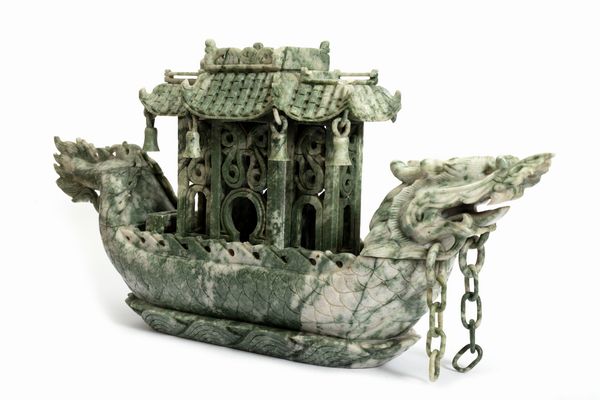 Barca in pietra verde a forma di drago con pagoda, Cina secolo XX  - Asta Incanti d'Arte - Associazione Nazionale - Case d'Asta italiane