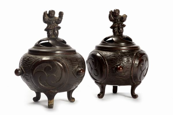 Coppia di brucia incensi in bronzo, Giappone periodo Meiji  - Asta Incanti d'Arte - Associazione Nazionale - Case d'Asta italiane