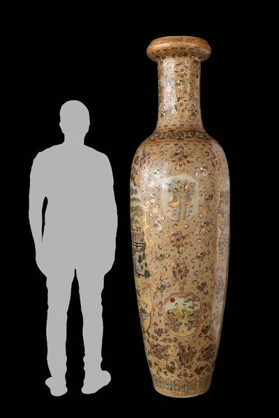 Grande e importante vaso Satsuma con decorazioni floreali e scene di vita di corte, Giappone inizio secolo XX  - Asta Incanti d'Arte - Associazione Nazionale - Case d'Asta italiane