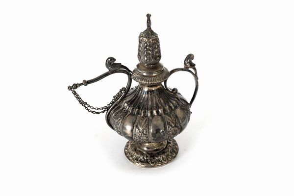 Antico portaprofumi in metallo, India  - Asta Incanti d'Arte - Associazione Nazionale - Case d'Asta italiane