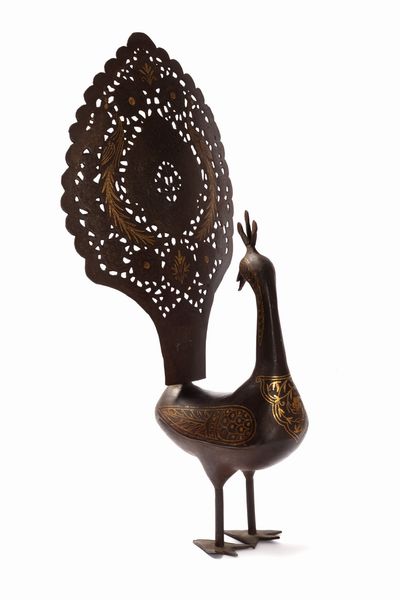 Pavone in ferro ageminato in oro, Persia Qajar secolo XIX  - Asta Incanti d'Arte - Associazione Nazionale - Case d'Asta italiane