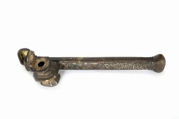 Calamaio mediorientale con porta pennini in bronzo  - Asta Incanti d'Arte - Associazione Nazionale - Case d'Asta italiane